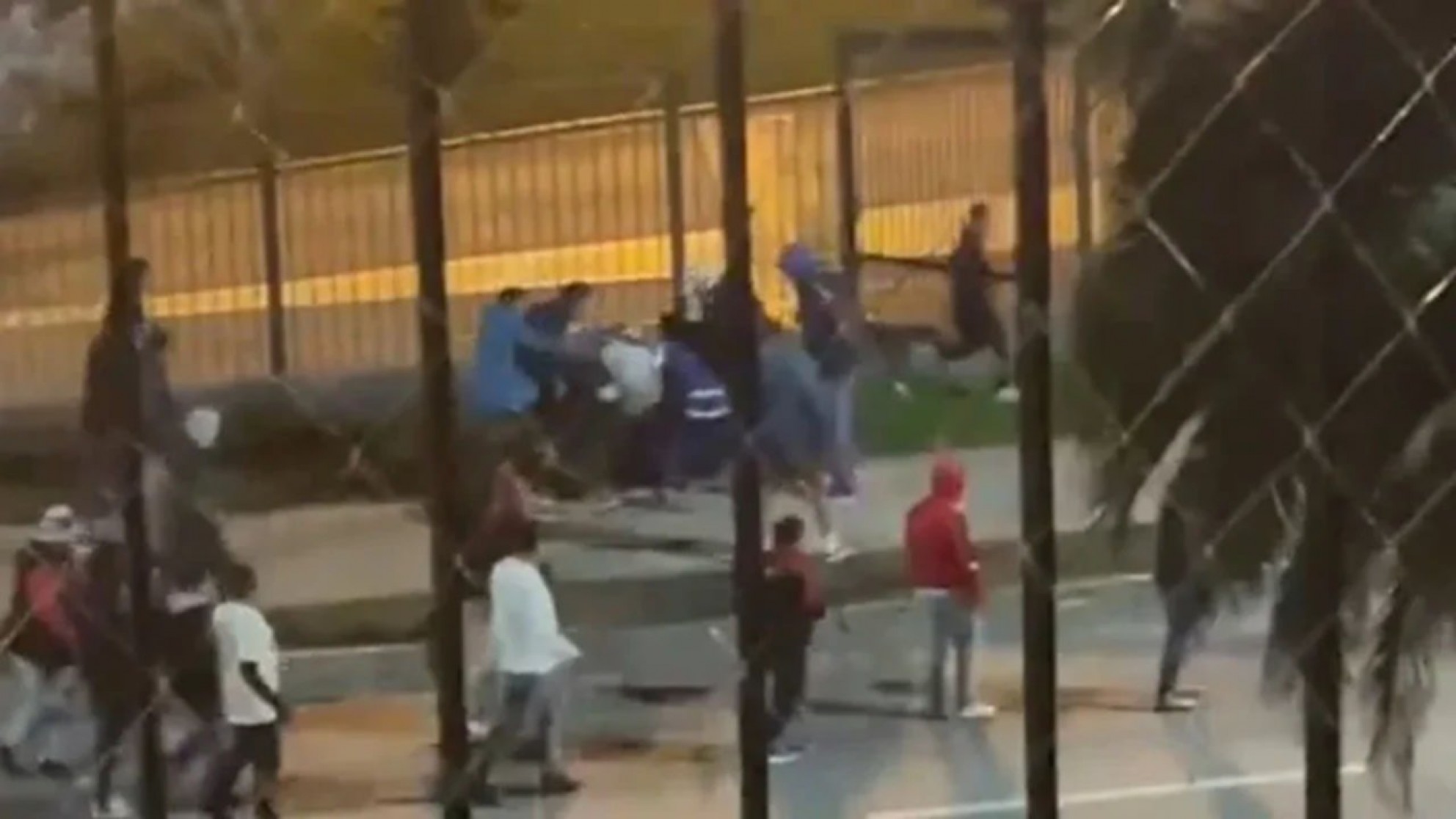 Dos hinchas fallecieron por incidentes en la previa entre Colo Colo y Fortaleza